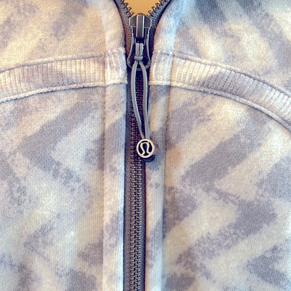 Lululemon Scuba Hoodie - Gray Zigzag - Size 10 - Picture 2 of 8